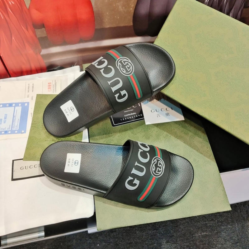 G*u*i slippers